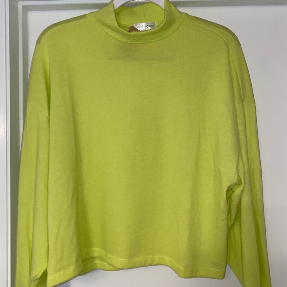 Vestique skipping down 16th Ave top neon NWT
